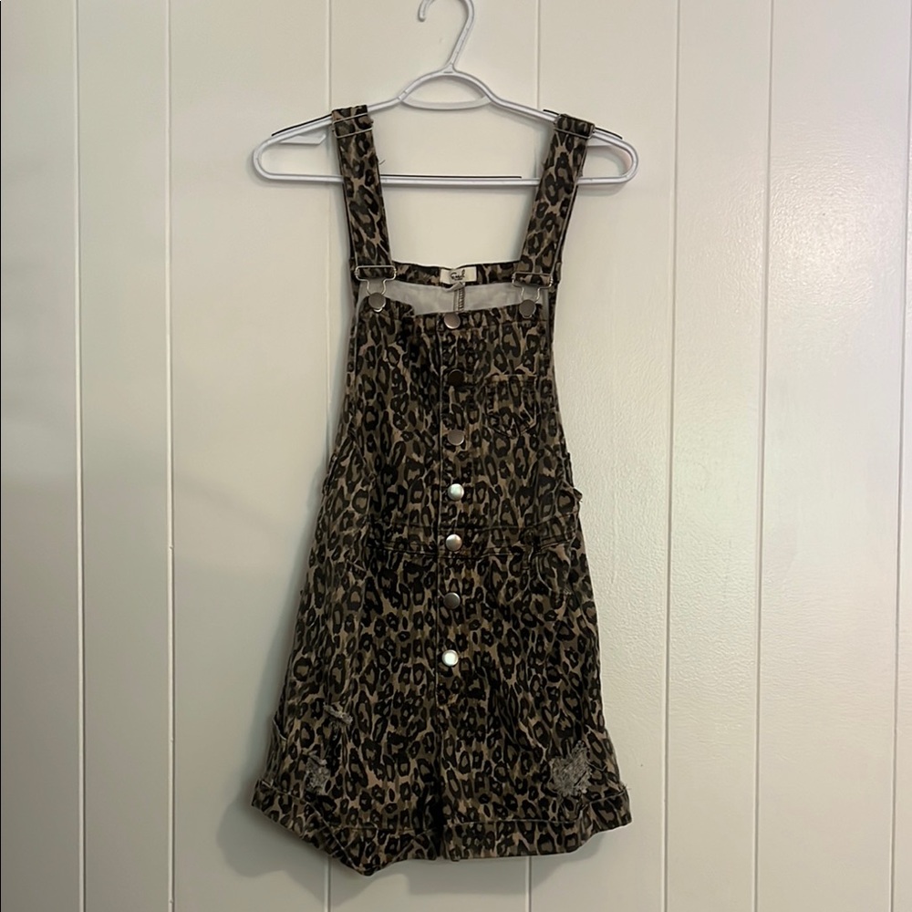 Easel Camouflage Print Overall Shorts